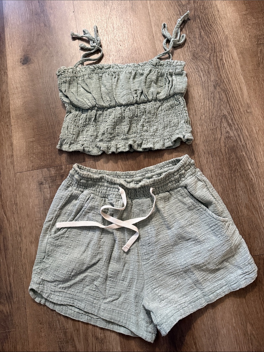 OCEAN DRIVE gauze top and gauze shorts in sage green